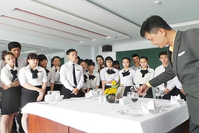 Nghiệp vụ nhà hàng là một trong những ngành mũi 
nhọn của Cao đẳng Bách Nghệ Hà Nội