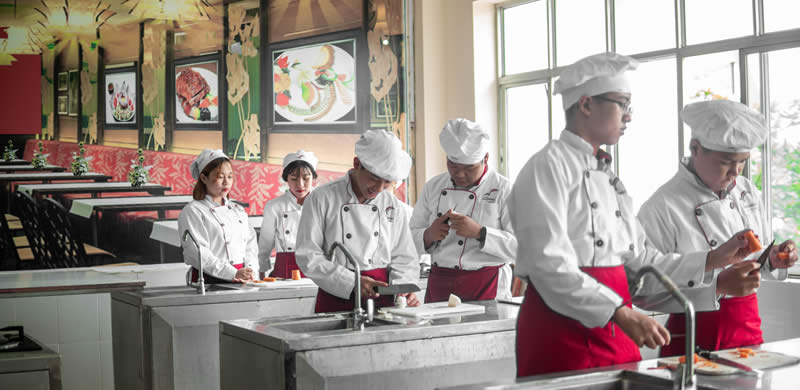 Tư vấn tuyển sinh chuyên ngành ché biến 
món ăn tại trường cao đẳng Bách Nghệ Hà Nội