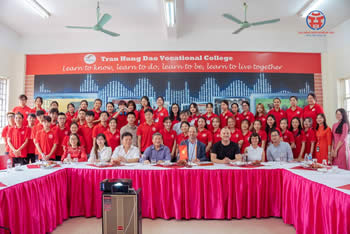 Trung tâm Việt Đức - Trường Cao đẳng Bách Nghệ Hà Nội tuyển sinh Chương trình học nghề ngành Nhà Hàng - Khách Sạn tại CHLB Đức