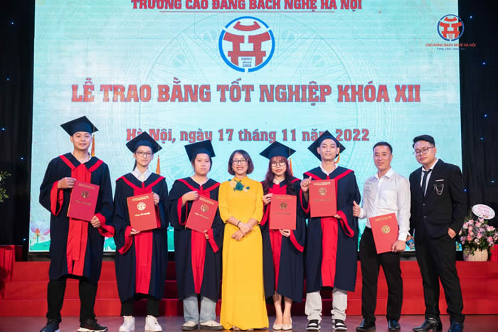 Lễ bế giảng và trao bằng tốt nghiệp khóa K12