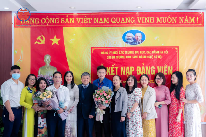 Lễ kết nạp Đảng viên cho đồng chí 
Phạm Trọng Vũ và Mai Văn Thành ngày 11/12/2021