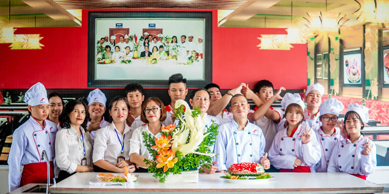Sinh viên chuyên ngành chế biến món ăn 
trường Cao đẳng Bách Nghệ Hà Nội