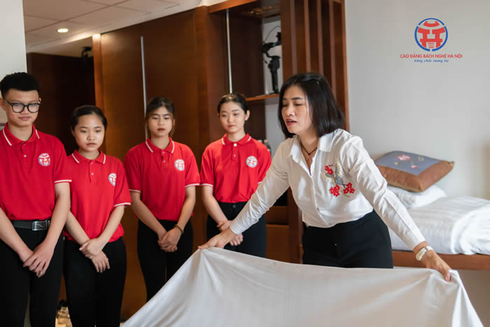 Với 70% thời gian học là thực hành - Cao 
đẳng Bách Nghệ Hà Nội đang là một điểm sáng về đào tạo quản trị khách sạn hiện 
nay