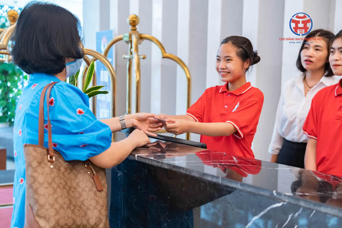 quản trị khách sạn là một trong những 
ngành được nhiều bạn trẻ quan tâm hiện nay