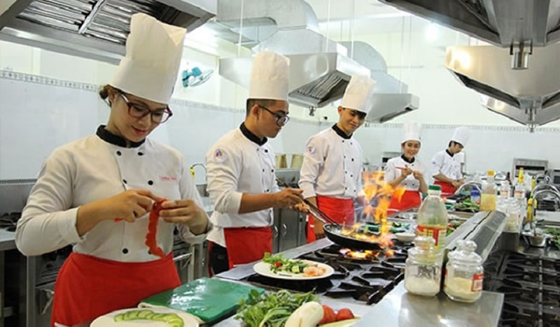 Học kỹ thuật chế biến món ăn tại Hà Nội