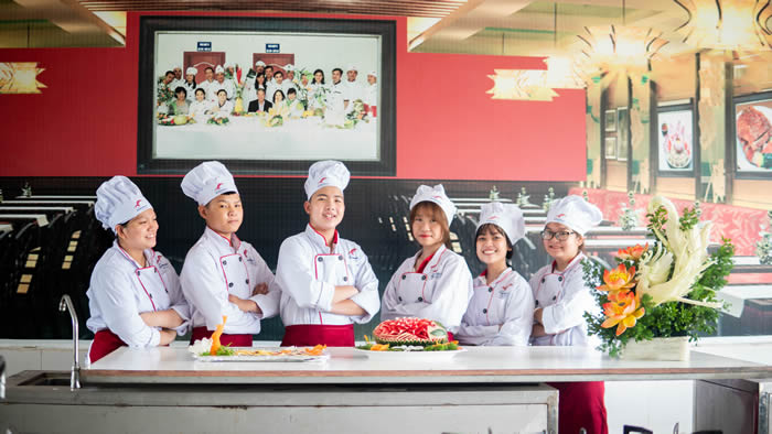 Sinh viên Cao đẳng Bách Nghệ Hà Nội tham gia cuộc 
thi chế biến món ăn