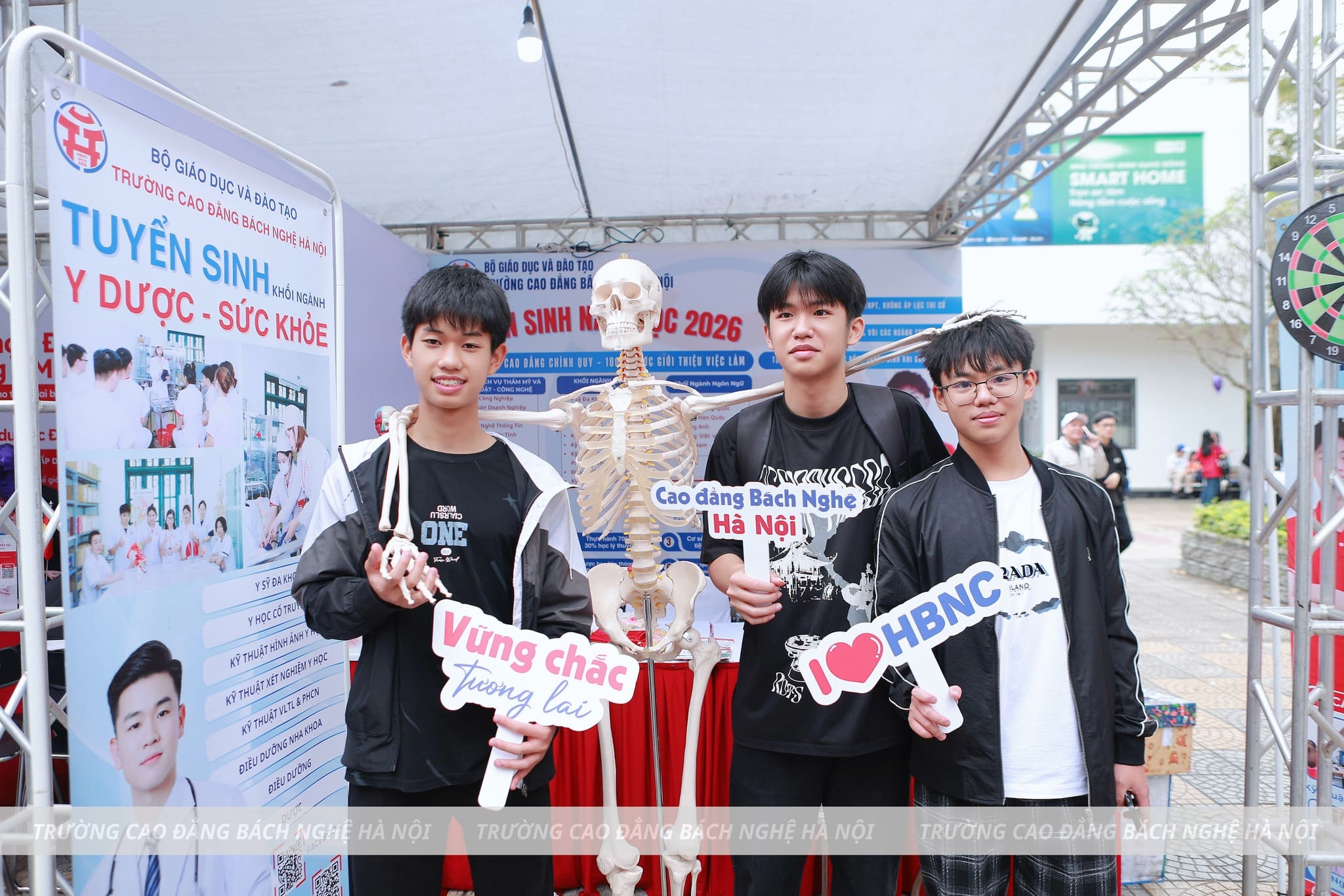 HÉ LỘ “NHÂN VẬT QUYỀN LỰC” ĐƯỢC 2K8 SĂN ĐÓN NHẤT GIAN TƯ VẤN BÁCH NGHỆ HÀ NỘI!