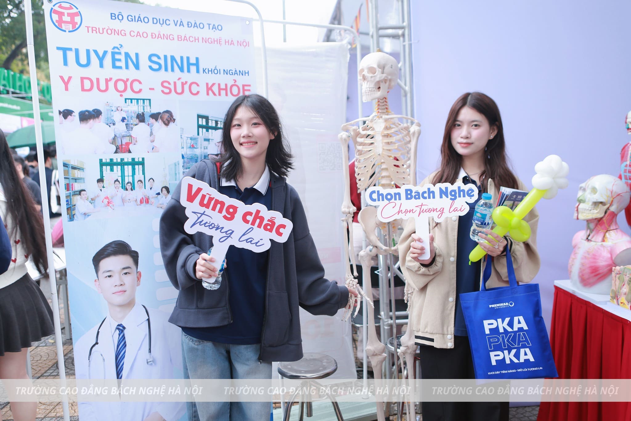 HÉ LỘ “NHÂN VẬT QUYỀN LỰC” ĐƯỢC 2K8 SĂN ĐÓN NHẤT GIAN TƯ VẤN BÁCH NGHỆ HÀ NỘI!