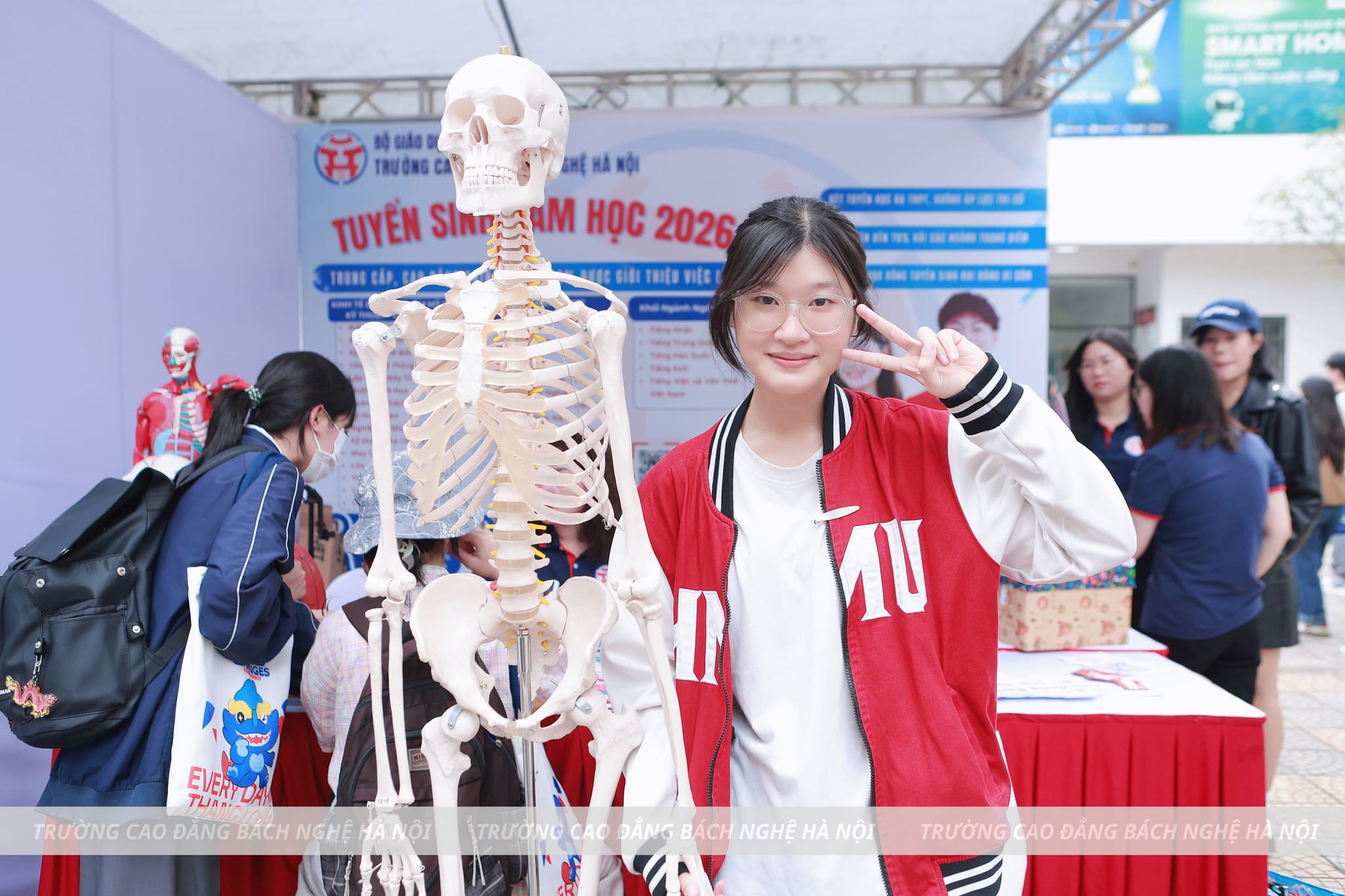 HÉ LỘ “NHÂN VẬT QUYỀN LỰC” ĐƯỢC 2K8 SĂN ĐÓN NHẤT GIAN TƯ VẤN BÁCH NGHỆ HÀ NỘI!