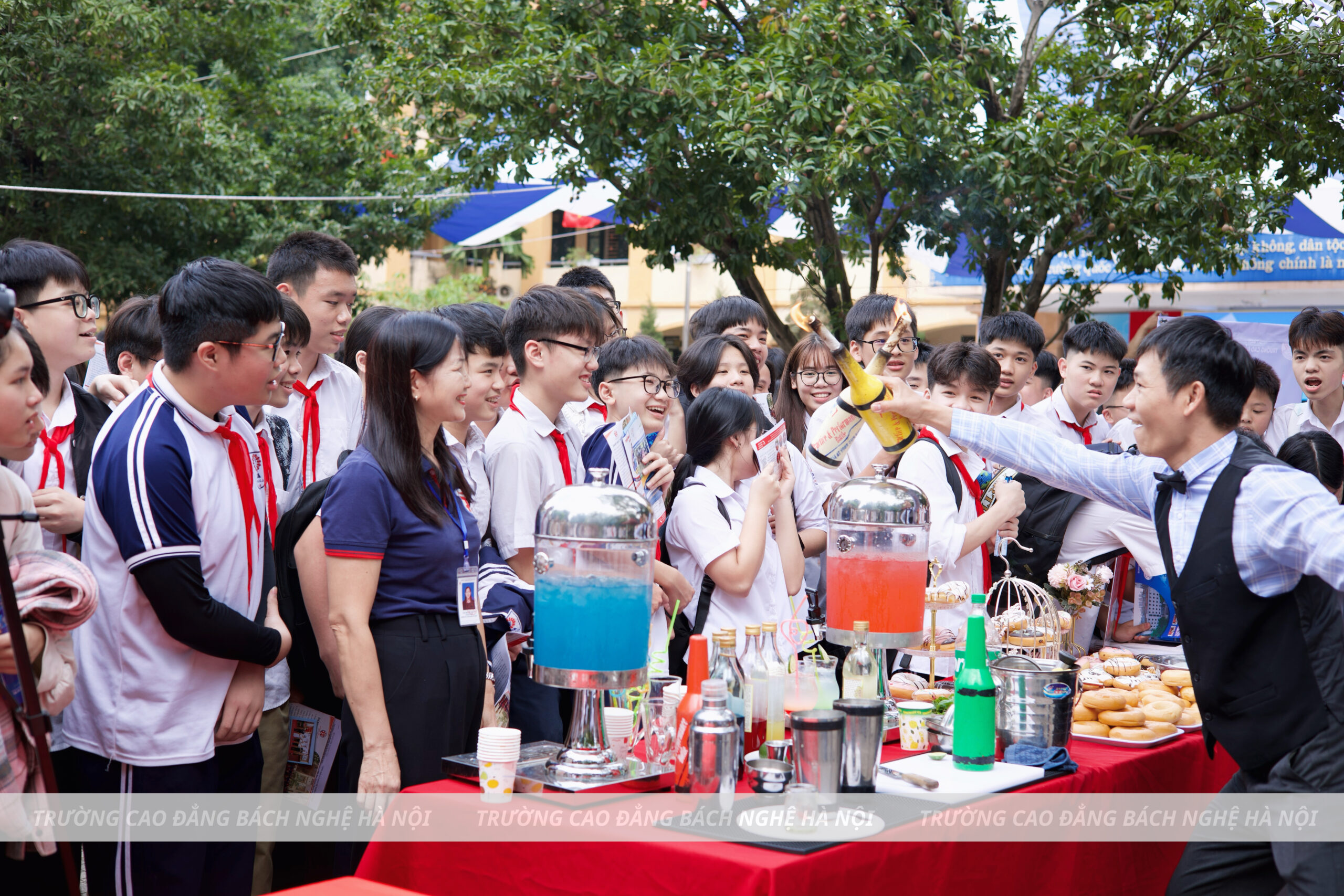 HỌC SINH THCS XUÂN ĐỈNH TRẢI NGHIỆM HƯỚNG NGHIỆP CÙNG TRƯỜNG CAO ĐẲNG BÁCH NGHỆ HÀ NỘI