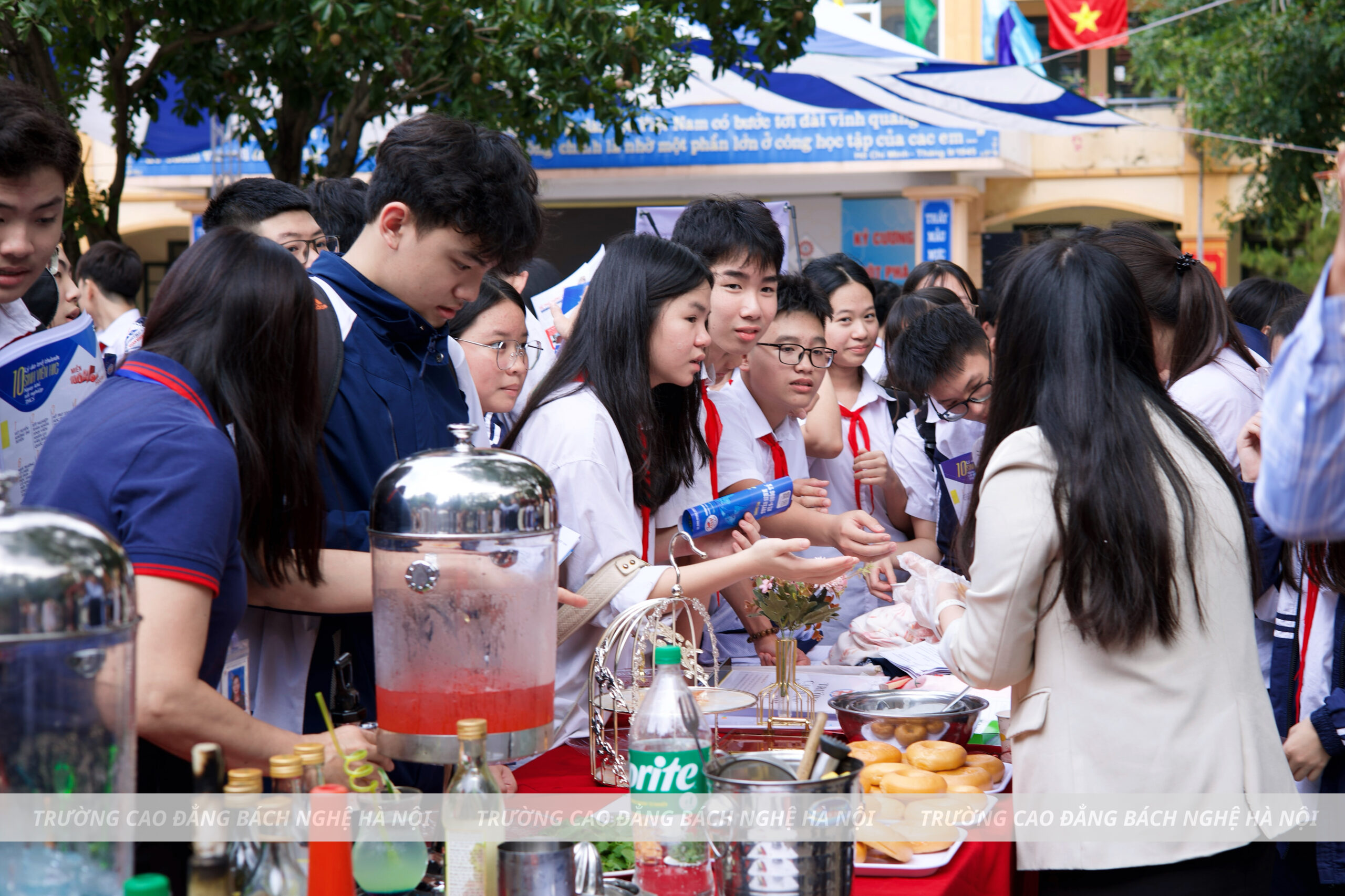 HỌC SINH THCS XUÂN ĐỈNH TRẢI NGHIỆM HƯỚNG NGHIỆP CÙNG TRƯỜNG CAO ĐẲNG BÁCH NGHỆ HÀ NỘI