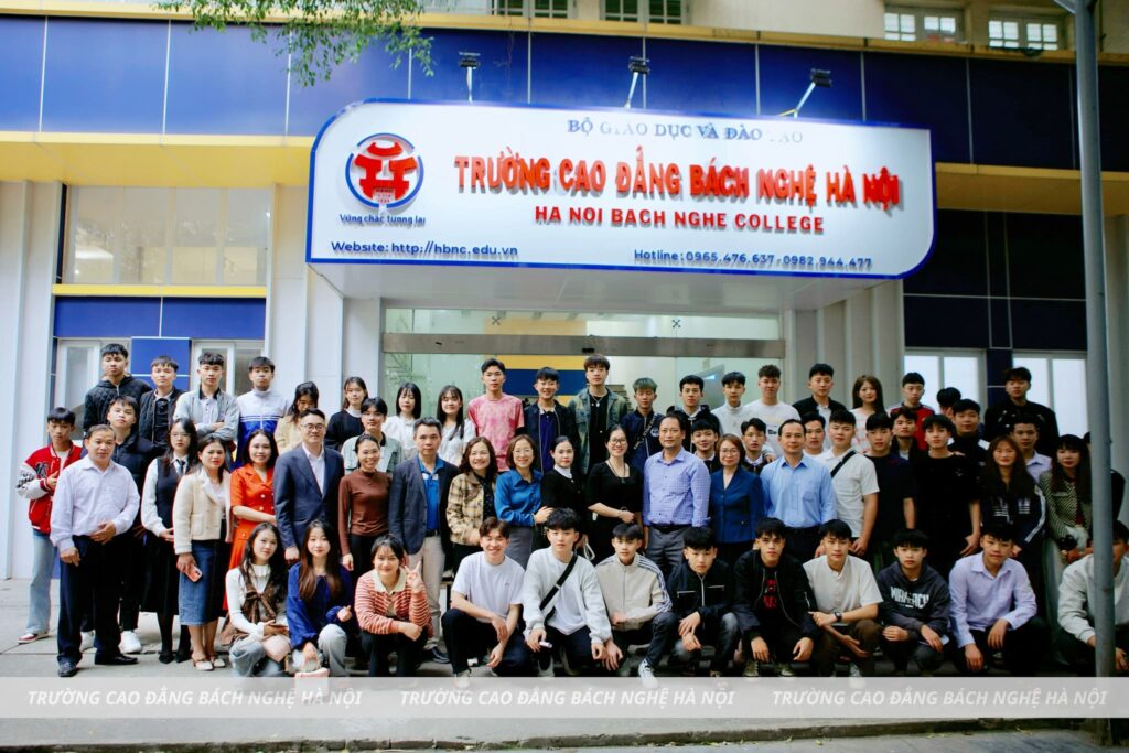 TRƯỜNG CAO ĐẲNG BÁCH NGHỆ HÀ NỘI ĐÓN HỌC SINH 5 ĐIỂM CẦU TRẢI NGHIỆM THỰC TẾ