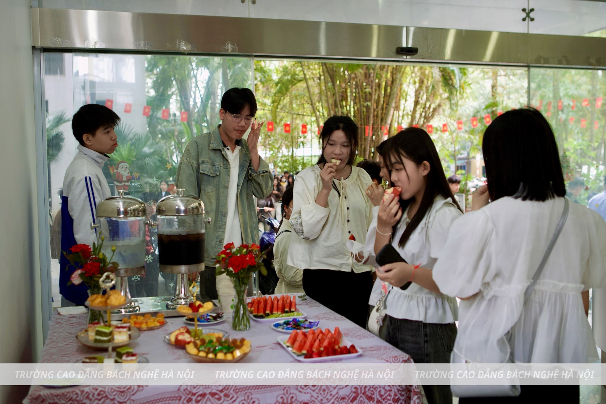 TRƯỜNG CAO ĐẲNG BÁCH NGHỆ HÀ NỘI ĐÓN HỌC SINH 5 ĐIỂM CẦU TRẢI NGHIỆM THỰC TẾ