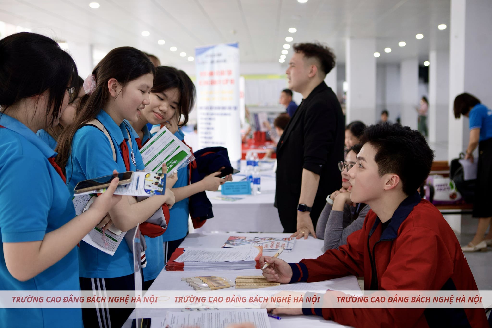 TRẠM HƯỚNG NGHIỆP 9+ BÁCH NGHỆ HÀ NỘI TẠI TRƯỜNG THCS XUÂN LA