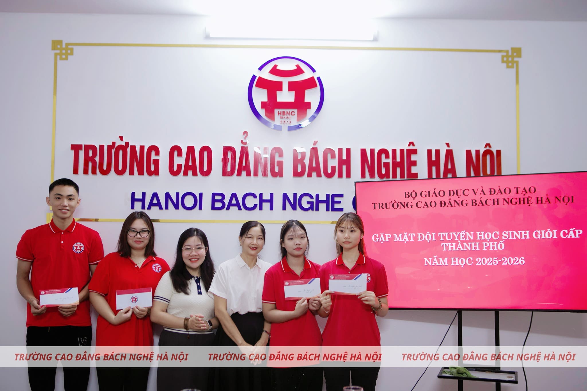ĐỘI TUYỂN HSG BÁCH NGHỆ HÀ NỘI TỰ TIN BƯỚC VÀO KỲ THI HỌC VIÊN GIỎI LỚP 12 - CHƯƠNG TRÌNH GDTX CẤP THPT NĂM HỌC 2025-2026
