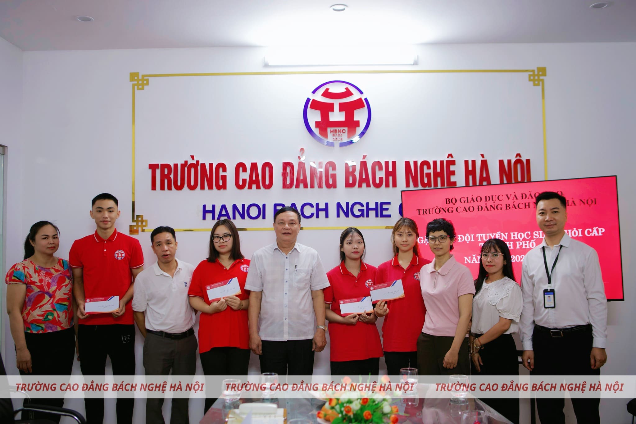 ĐỘI TUYỂN HSG BÁCH NGHỆ HÀ NỘI TỰ TIN BƯỚC VÀO KỲ THI HỌC VIÊN GIỎI LỚP 12 - CHƯƠNG TRÌNH GDTX CẤP THPT NĂM HỌC 2025-2026