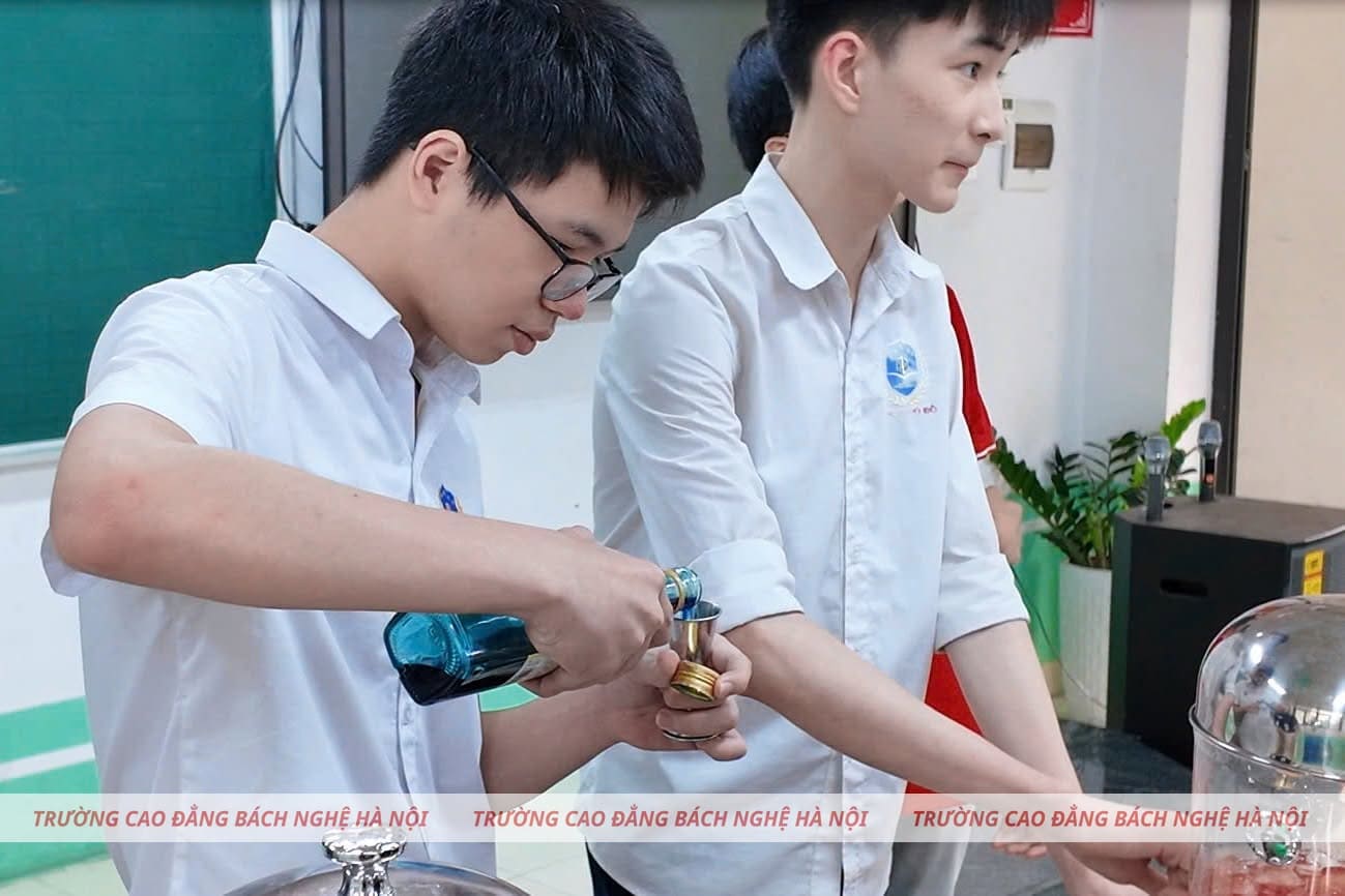 TRẢI NGHIỆM NGHỀ & HƯỚNG NGHIỆP TẠI THCS PHÚ ĐÔ CÙNG TRƯỜNG CAO ĐẲNG BÁCH NGHỆ HÀ NỘI