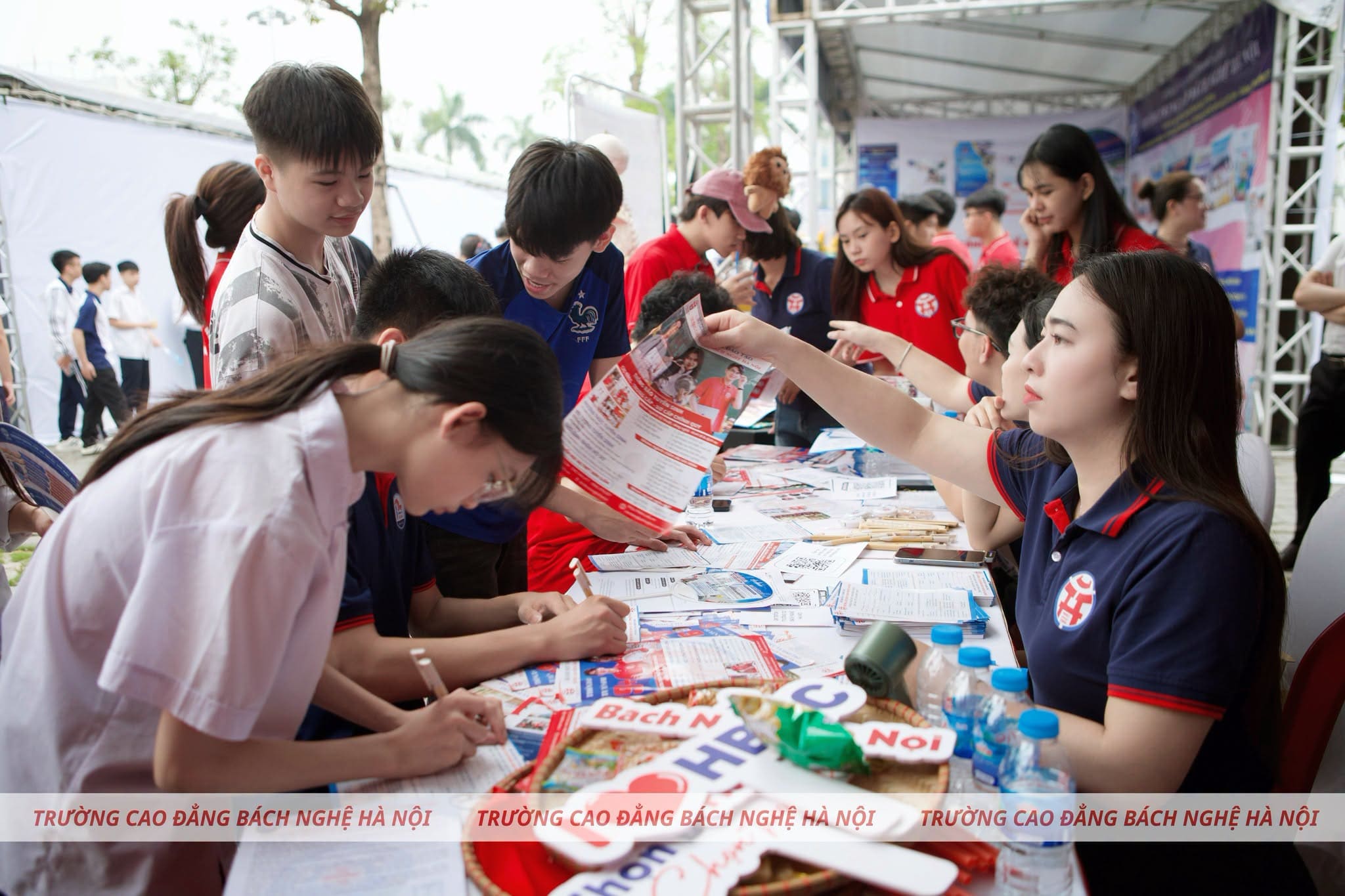 TRƯỜNG CAO ĐẲNG BÁCH NGHỆ HÀ NỘI TẠI NGÀY HỘI GIÁO DỤC NGHỀ NGHIỆP THỦ ĐÔ 2026