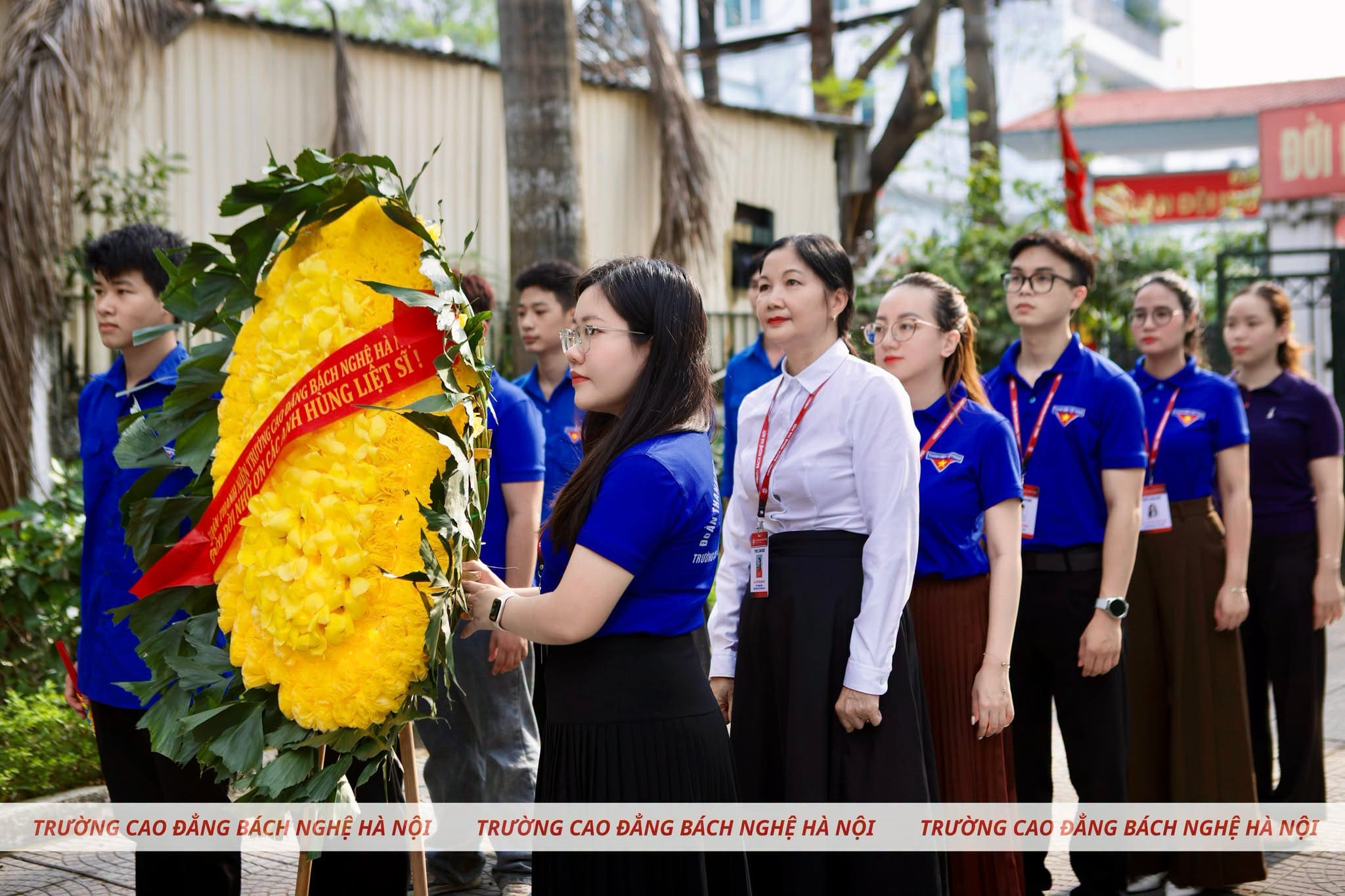 Trường Cao đẳng Bách nghệ Hà Nội dâng hương tri ân Ngày Thương binh - Liệt sĩ 27/7