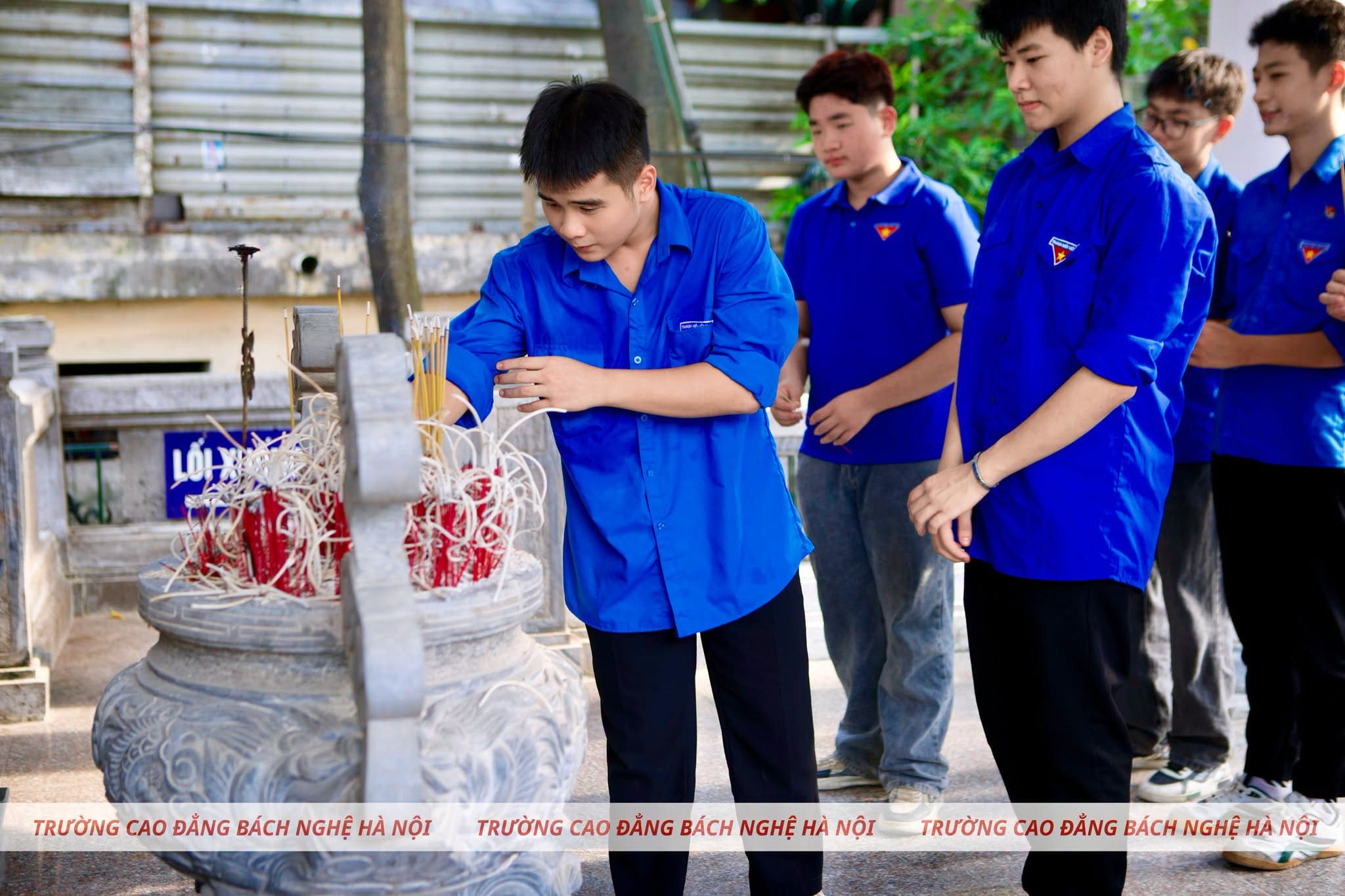 Trường Cao đẳng Bách nghệ Hà Nội dâng hương tri ân Ngày Thương binh - Liệt sĩ 27/7