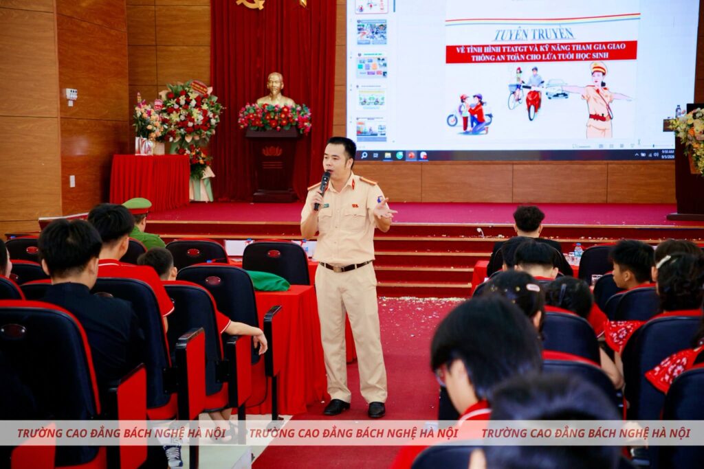 Trang BỊ KiẾn ThỨc PhÁp LuẬt Khi Tham Gia Giao ThÔng Cho HỌc Sinh (5)