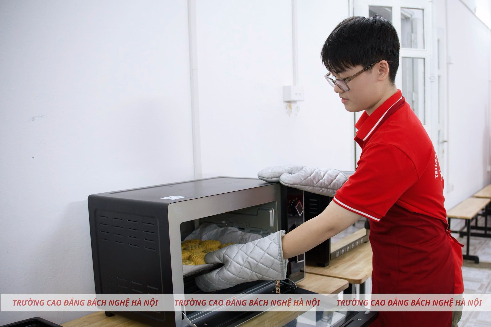 Làm Bánh Trung Thu Tại Hbnc (5)