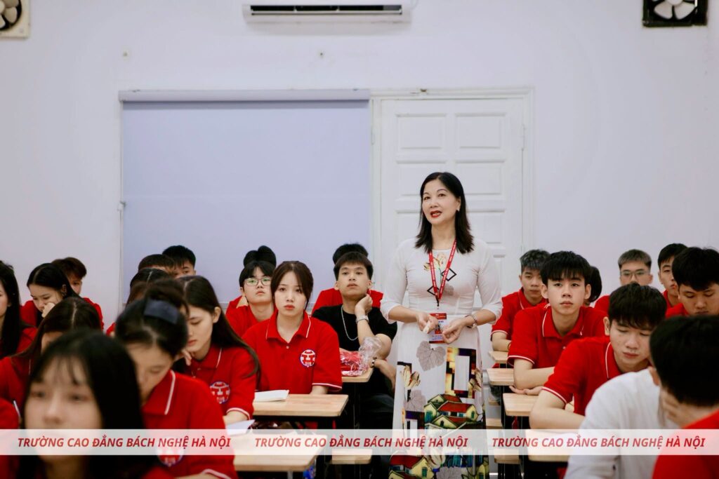 Tuần Sinh Hoạt Công Dân đầu Khoá K19 Hbnc (4)